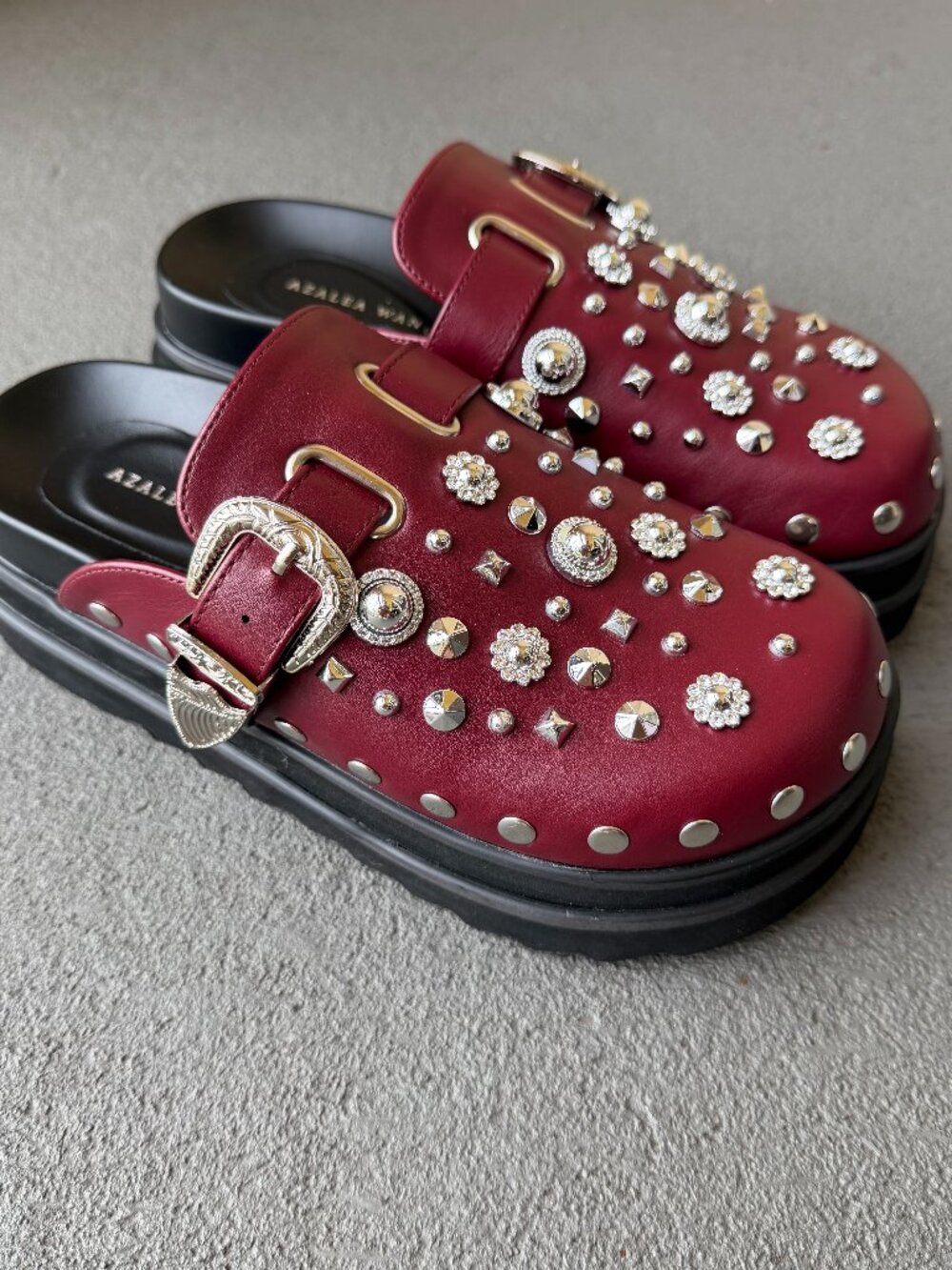 Azalea Wang Swiftly Burgundy Studded Platform Clog Mules Casual NWOB - Picture 2 of 9